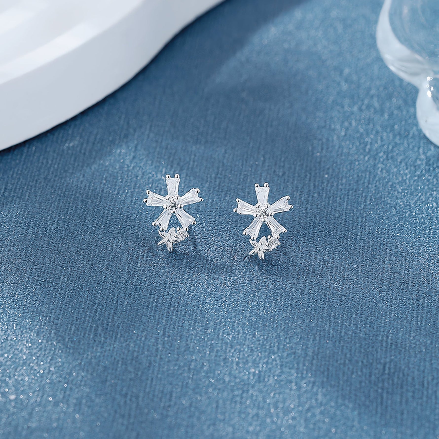 925 sterling silver AAA cubic zirconia Stud Earring - NAFALUXE