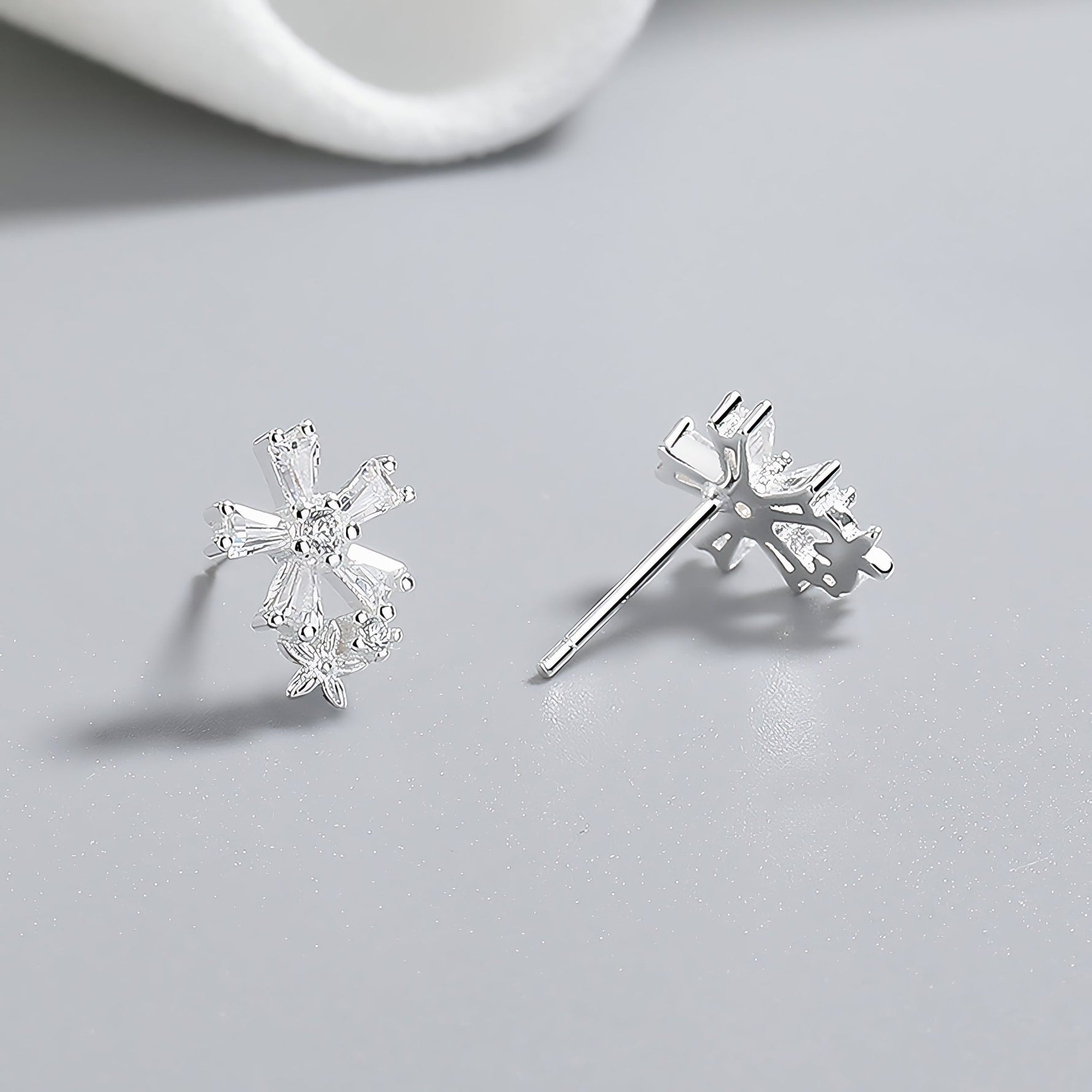 925 sterling silver AAA cubic zirconia Stud Earring - NAFALUXE