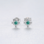 Boucles d'oreilles à clous florales en argent sterling 925 avec zircons – Design élégant et étincelant - NAFALUXE