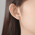 Boucles d'oreilles à clous florales en argent sterling 925 avec zircons – Design élégant et étincelant - NAFALUXE