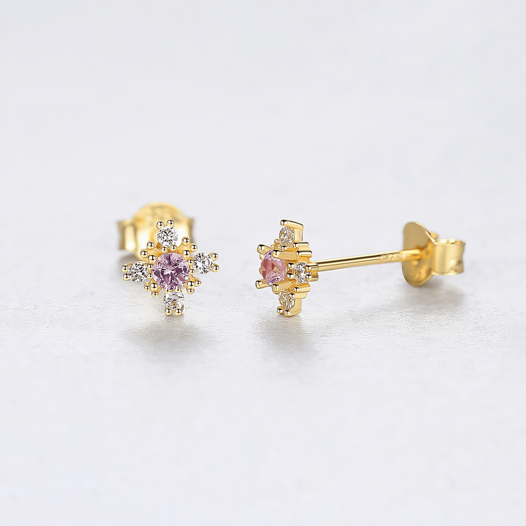 Boucles d'oreilles à clous florales en argent sterling 925 avec zircons – Design élégant et étincelant - NAFALUXE