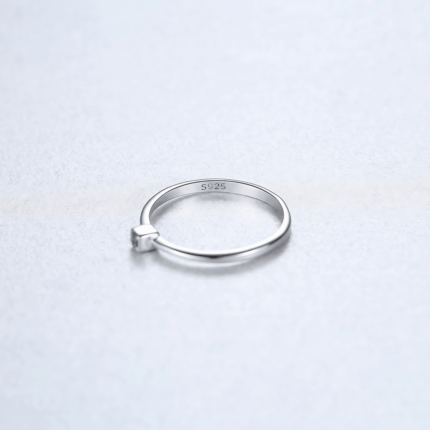 925 Sterling Silver Minimal Ring with Green Zircon – Elegant Stackable Design - NAFALUXE