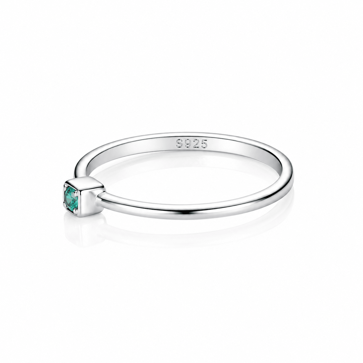 Anello minimalista in argento sterling 925 con zircone verde – Elegante design sovrapponibile - NAFALUXE
