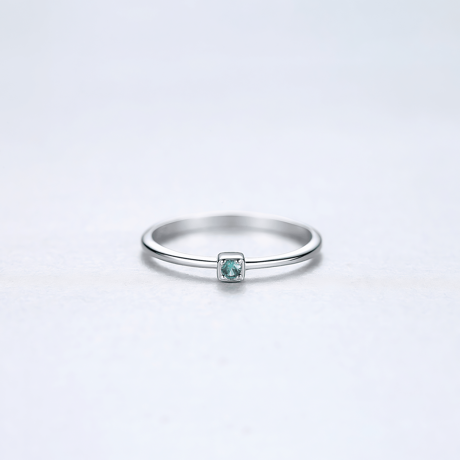925 Sterling Silver Minimal Ring with Green Zircon – Elegant Stackable Design - NAFALUXE