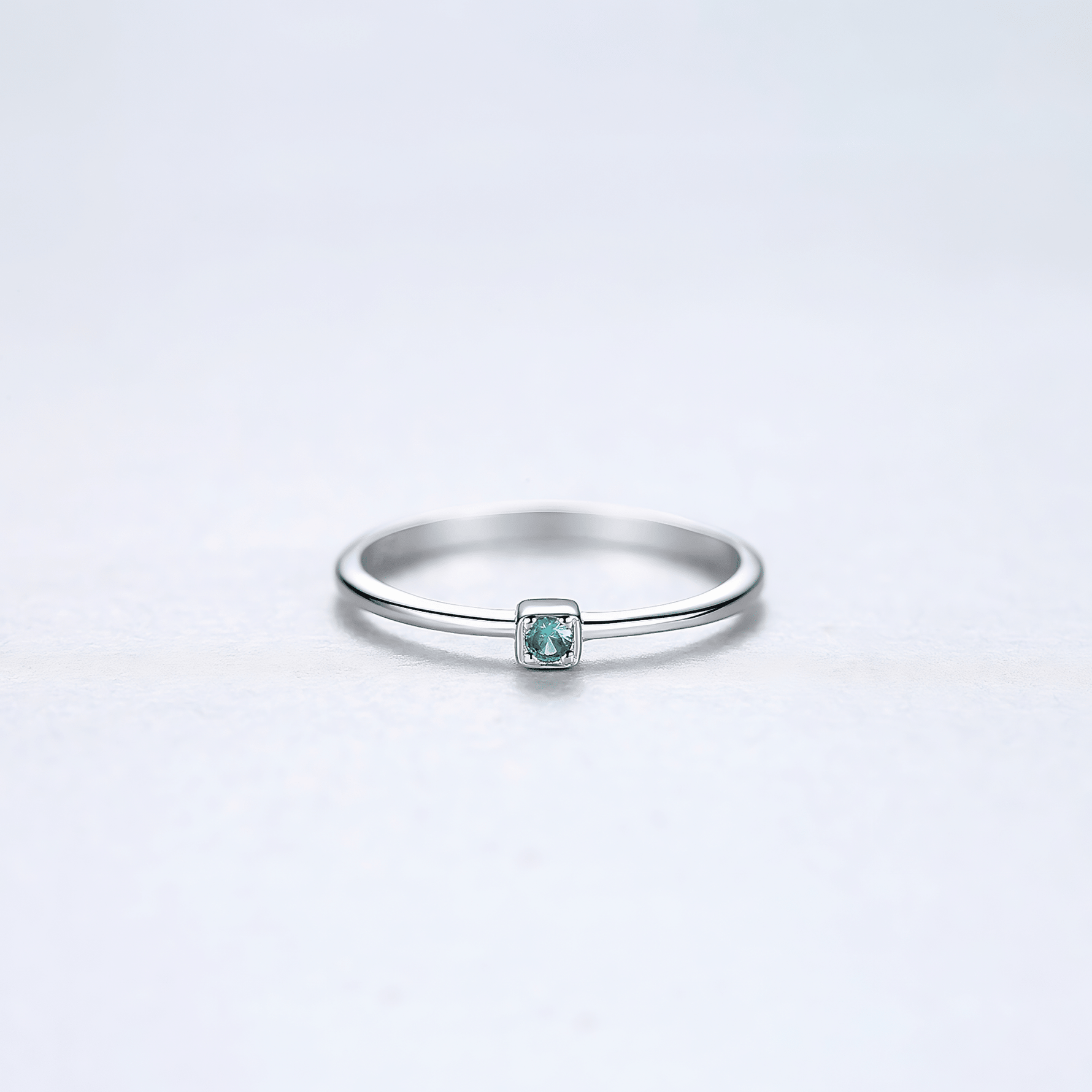 Bague minimaliste en argent sterling 925 avec zircon vert – Design élégant et modulable - NAFALUXE