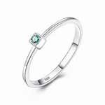 Bague minimaliste en argent sterling 925 avec zircon vert – Design élégant et modulable - NAFALUXE