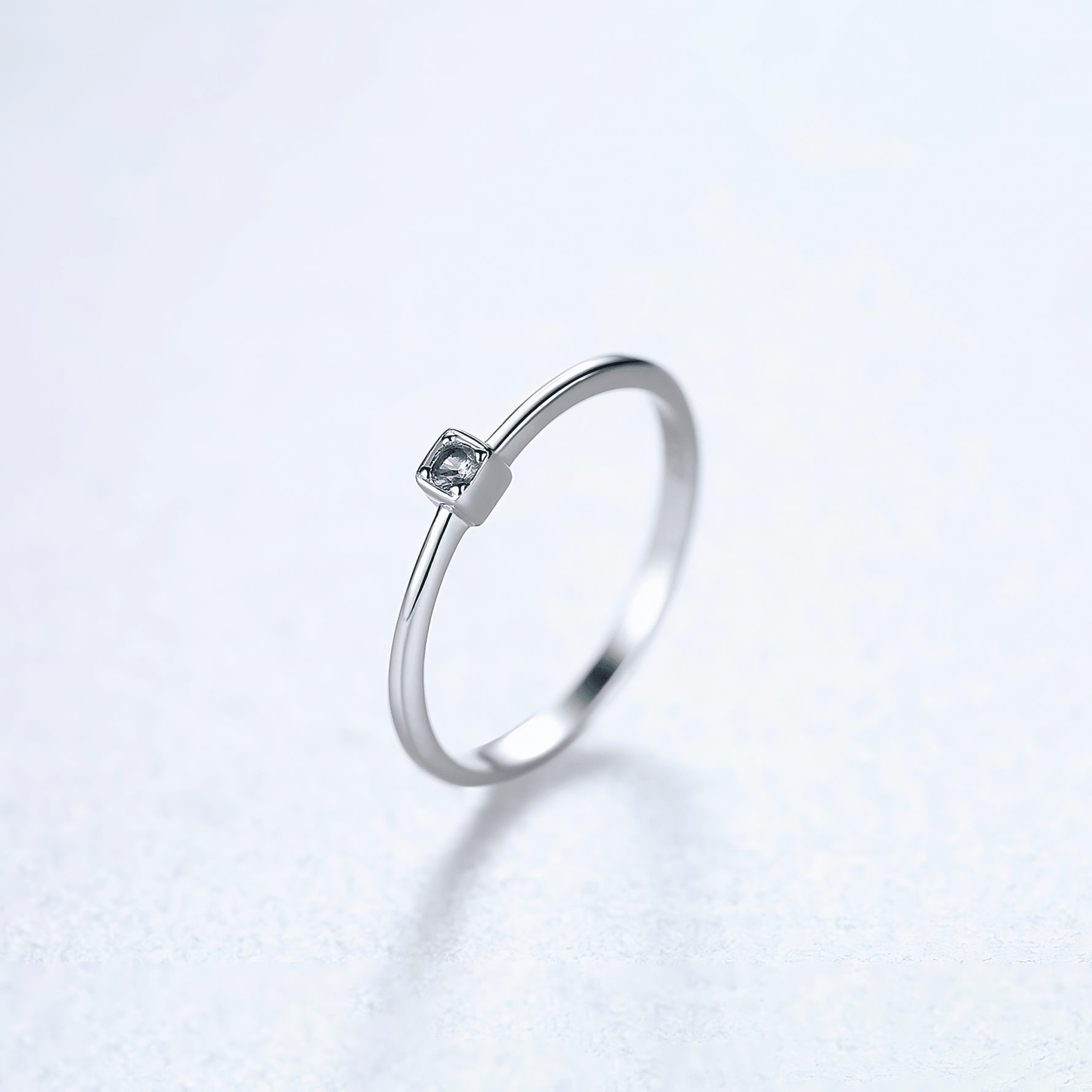 Bague minimaliste en argent sterling 925 avec zircon vert – Design élégant et modulable - NAFALUXE