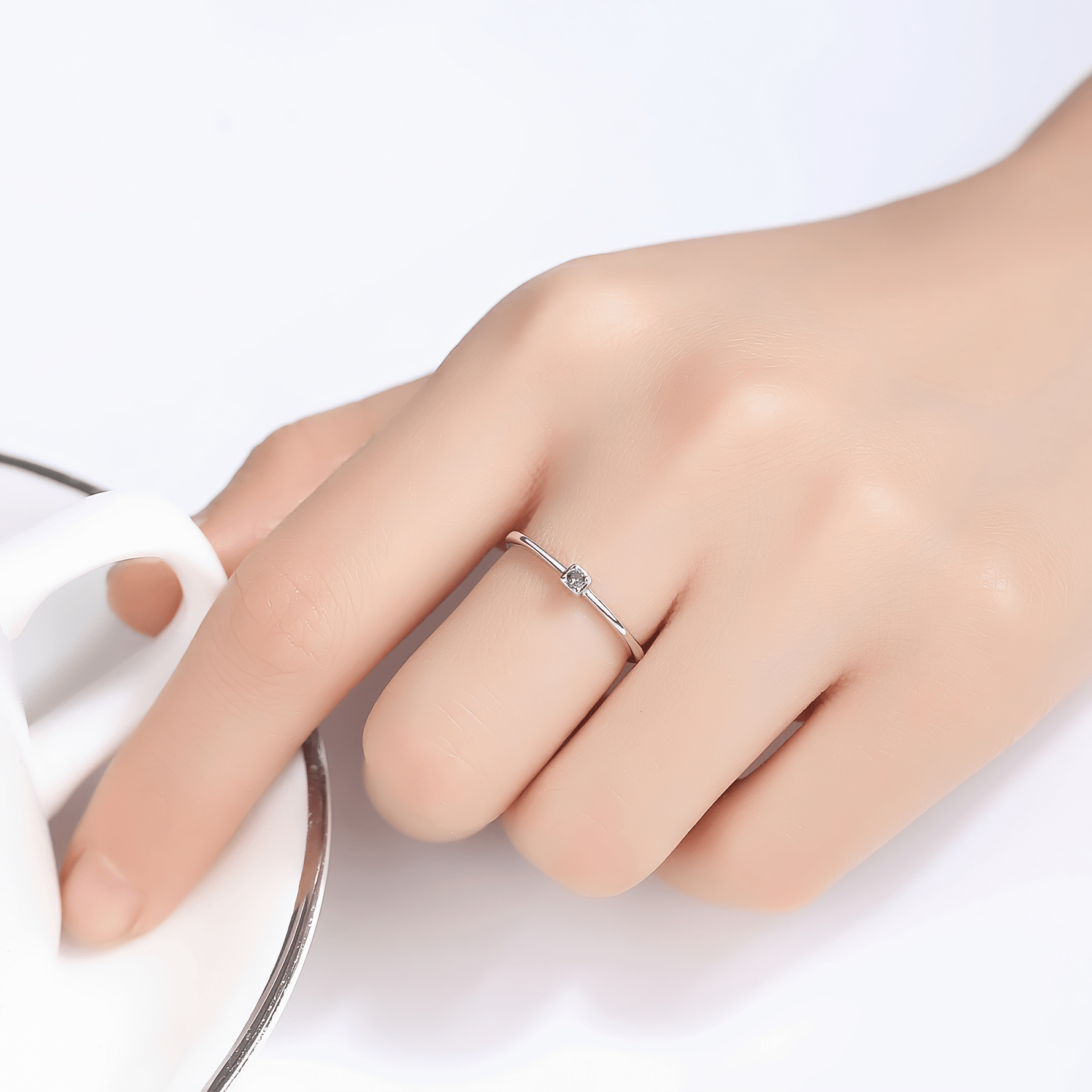 Bague minimaliste en argent sterling 925 avec zircon vert – Design élégant et modulable - NAFALUXE