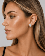 Boucles d'oreilles à clip en forme d'arc avec trio de zircons cubiques AAA - NAFALUXE