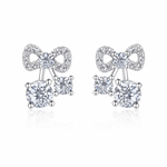Boucles d'oreilles à clip en forme d'arc avec trio de zircons cubiques AAA - NAFALUXE