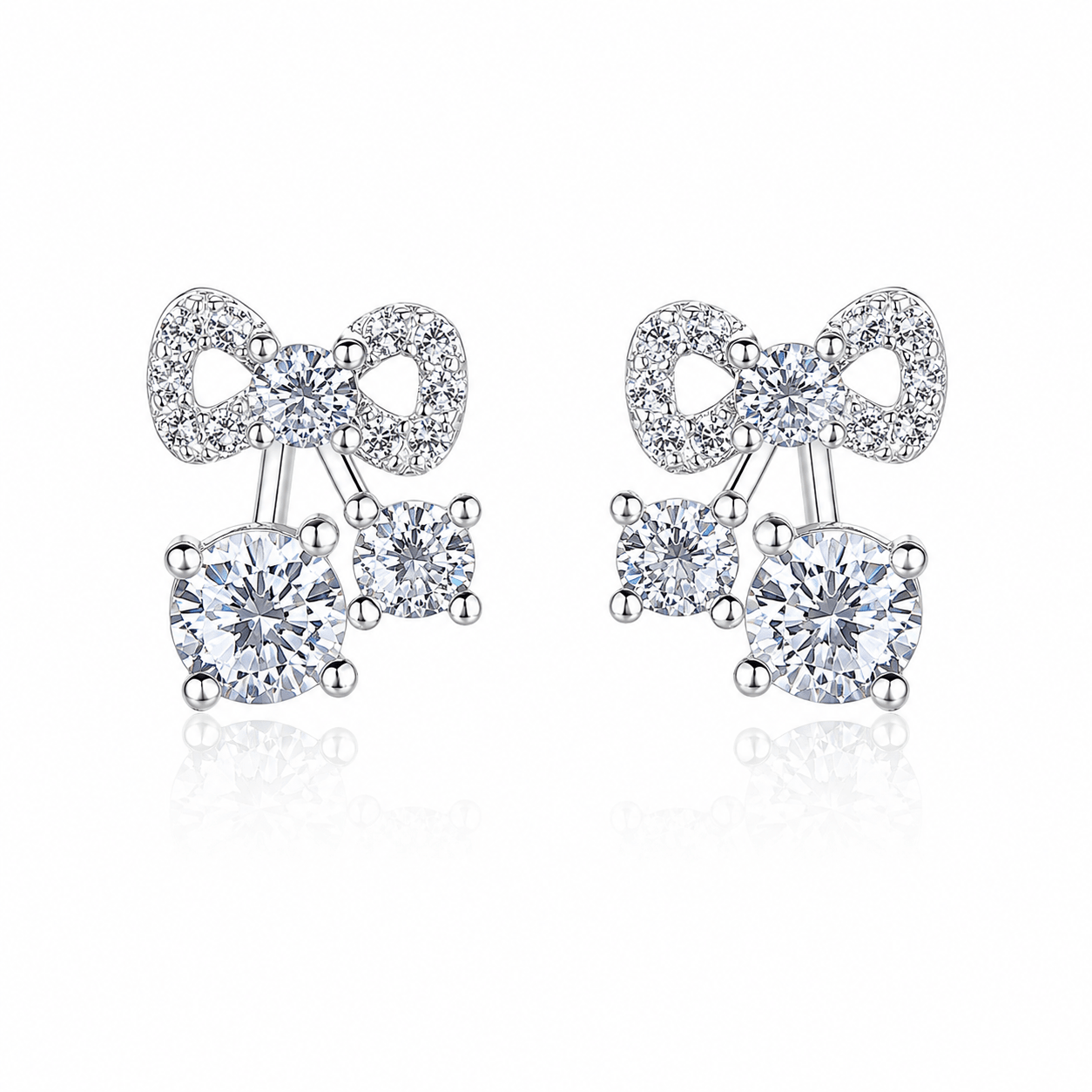 Boucles d'oreilles à clip en forme d'arc avec trio de zircons cubiques AAA - NAFALUXE