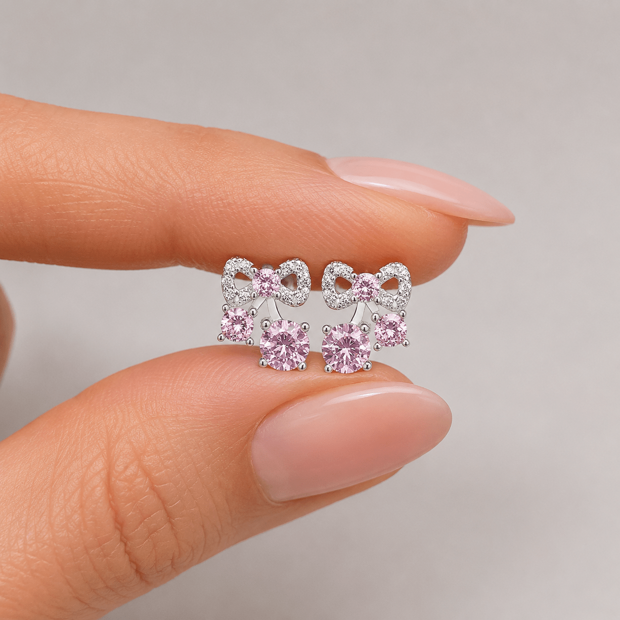 Boucles d'oreilles à clip avec trio de zircons cubiques roses AAA - NAFALUXE
