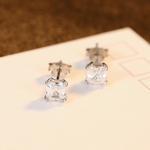 Boucles d'oreilles classiques en argent sterling avec zircone cubique taille émeraude - NAFALUXE