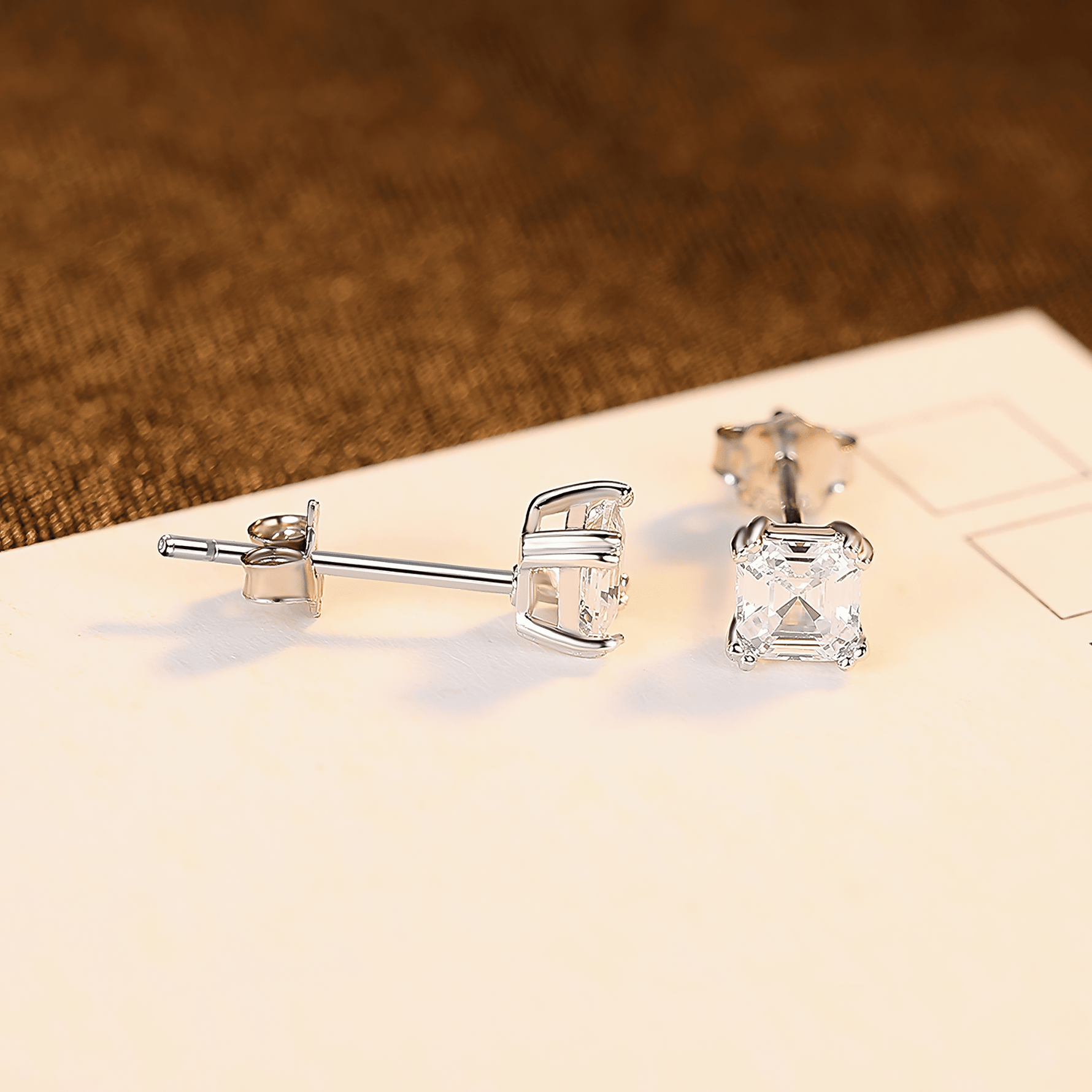 Boucles d'oreilles classiques en argent sterling avec zircone cubique taille émeraude - NAFALUXE