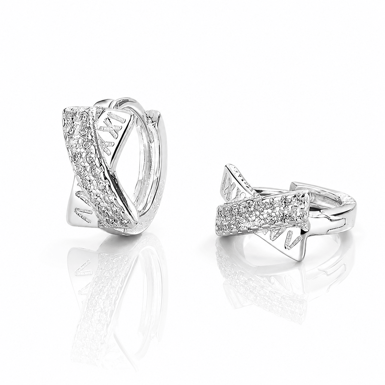 Boucles d'oreilles créoles entrecroisées avec pavé de zircons cubiques AAA - NAFALUXE