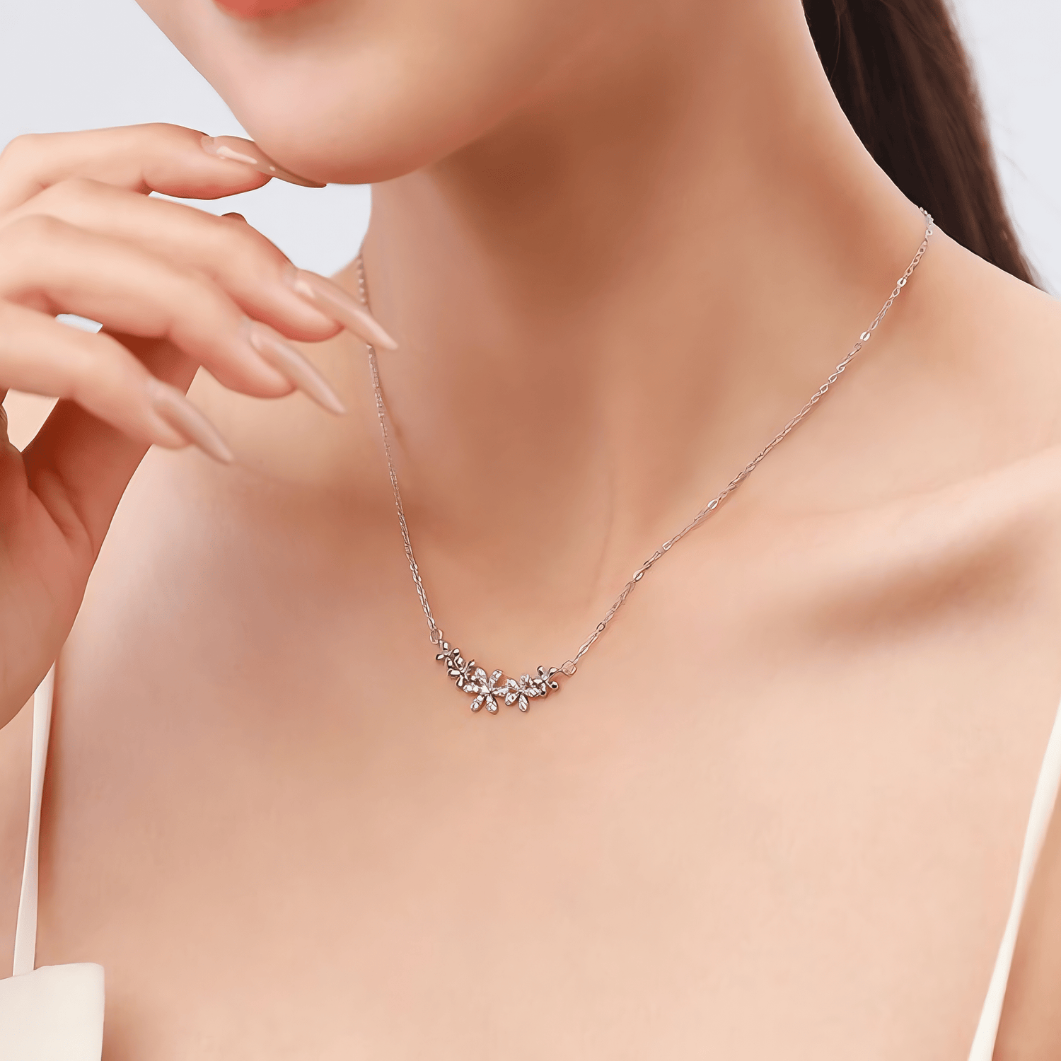 Elegant Floral Design Silver Necklace - NAFALUXE