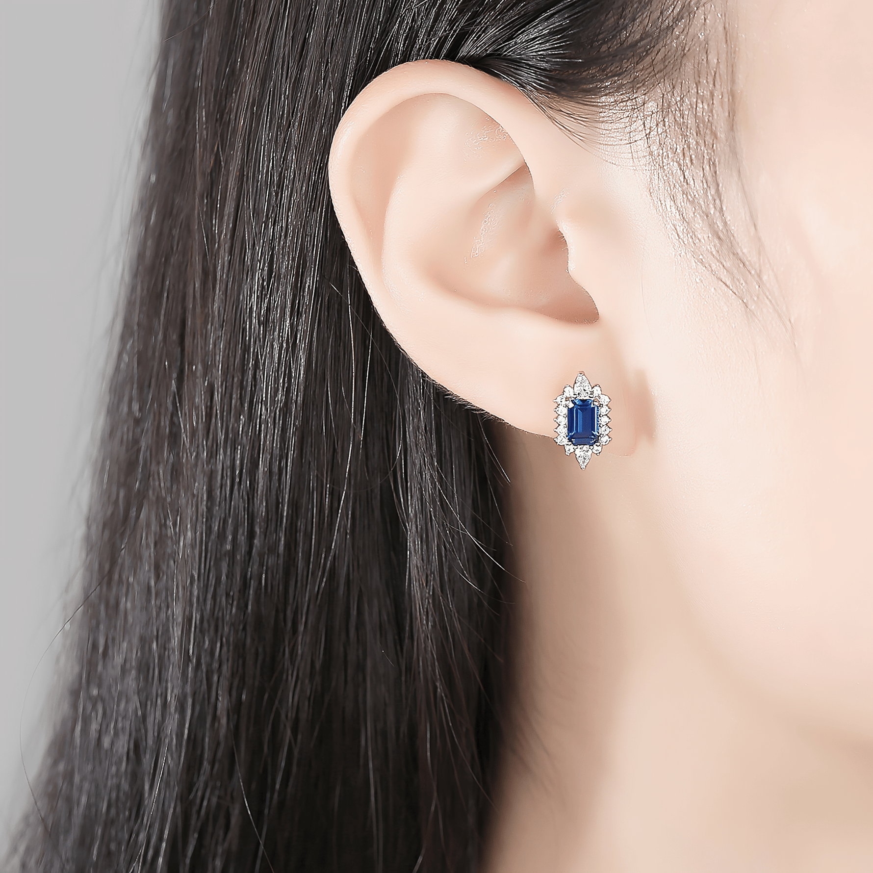Élégantes boucles d'oreilles à clous en argent sterling 925 avec zircone cubique bleu saphir - NAFALUXE