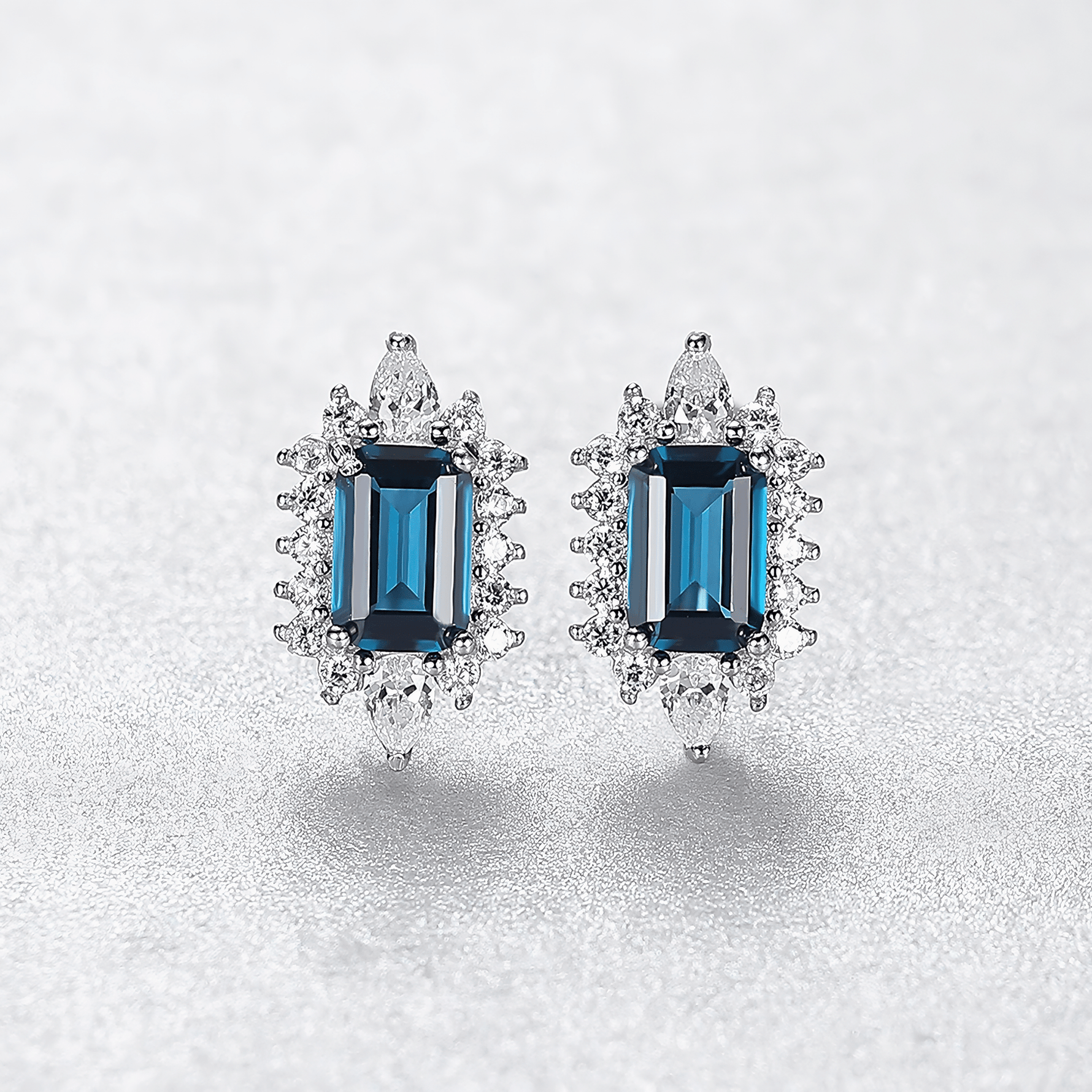 Élégantes boucles d'oreilles à clous en argent sterling 925 avec zircone cubique bleu saphir - NAFALUXE
