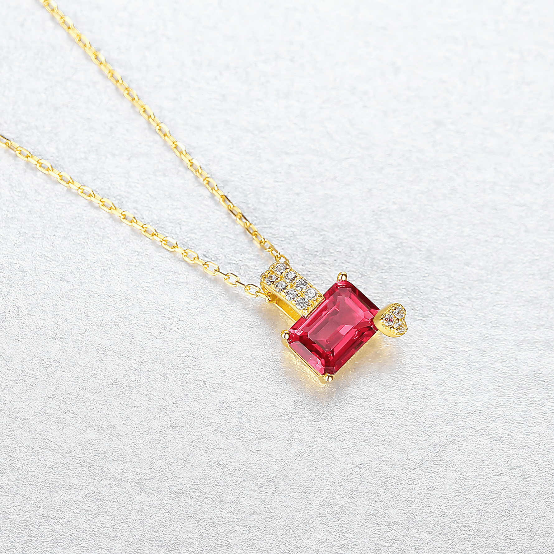 Collana con ciondolo in argento sterling placcato oro con smeraldo e rubino rosso taglio CZ - NAFALUXE