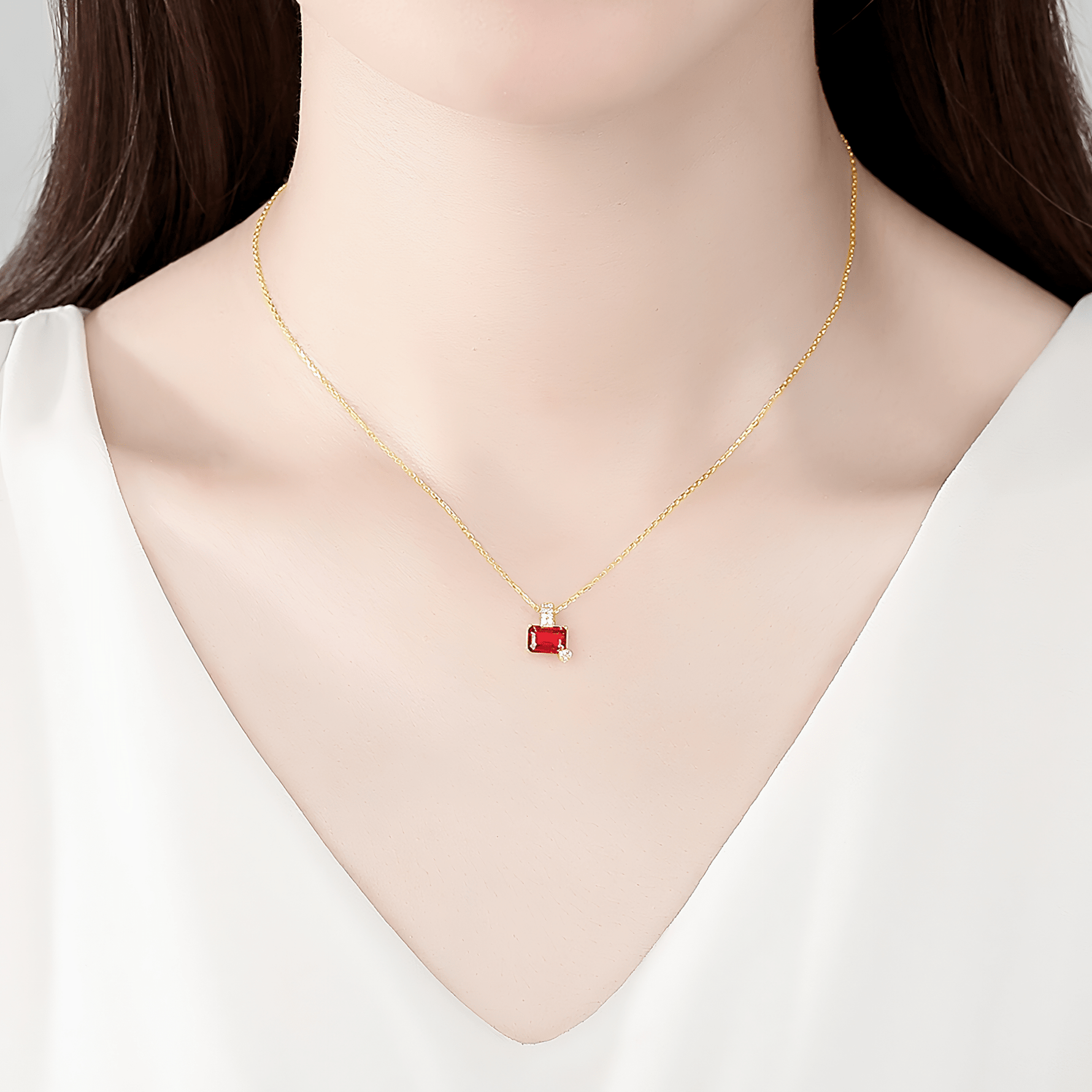 Collana con ciondolo in argento sterling placcato oro con smeraldo e rubino rosso taglio CZ - NAFALUXE