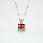 Collana con ciondolo in argento sterling placcato oro con smeraldo e rubino rosso taglio CZ - NAFALUXE