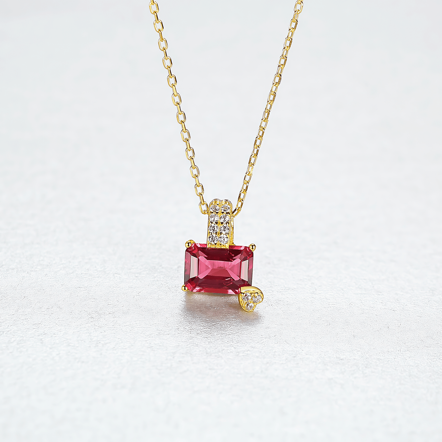 Collana con ciondolo in argento sterling placcato oro con smeraldo e rubino rosso taglio CZ - NAFALUXE