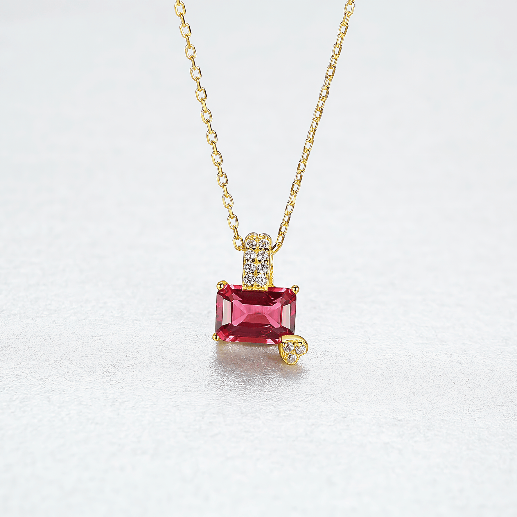 Collana con ciondolo in argento sterling placcato oro con smeraldo e rubino rosso taglio CZ - NAFALUXE
