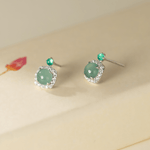 Orecchini a bottone con pietra "occhio di gatto" verde e castone a corona in zirconi, in argento sterling - NAFALUXE