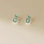Orecchini a bottone con pietra "occhio di gatto" verde e castone a corona in zirconi, in argento sterling - NAFALUXE