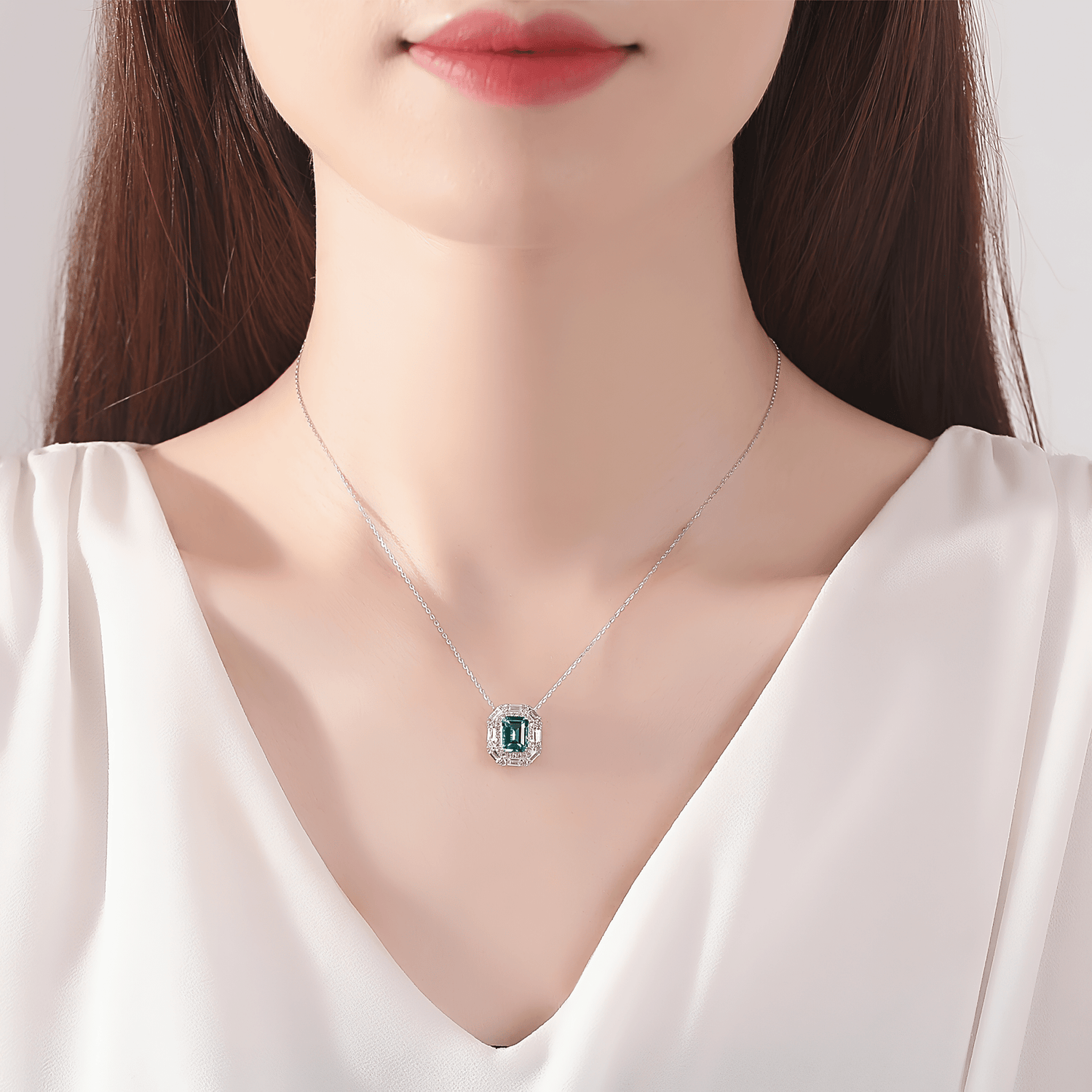 Collana con pendente di lusso con smeraldo - CZ verde con taglio a corona in argento sterling - NAFALUXE