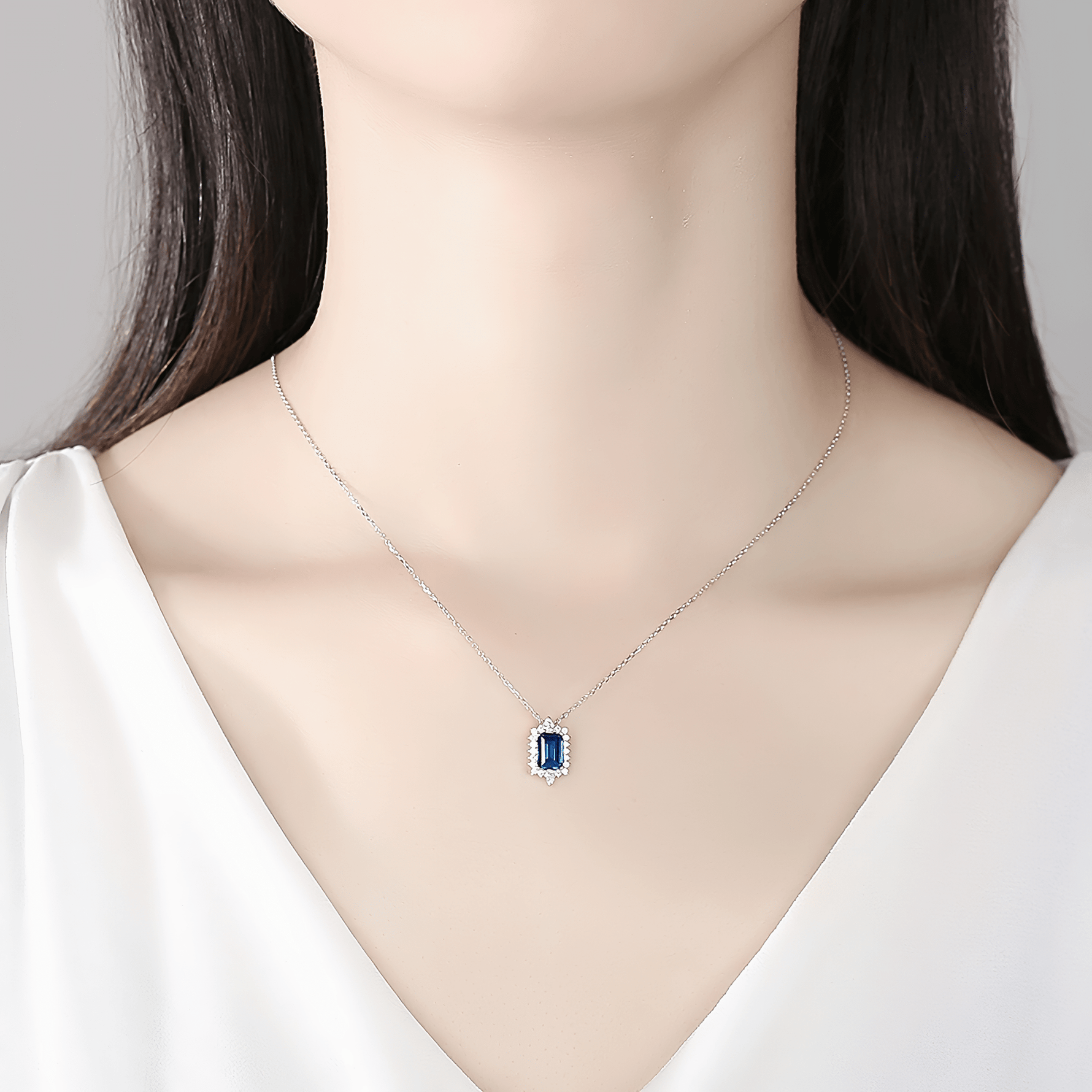 Collier pendentif de luxe en argent sterling avec saphir bleu et zircone cubique en halo - NAFALUXE
