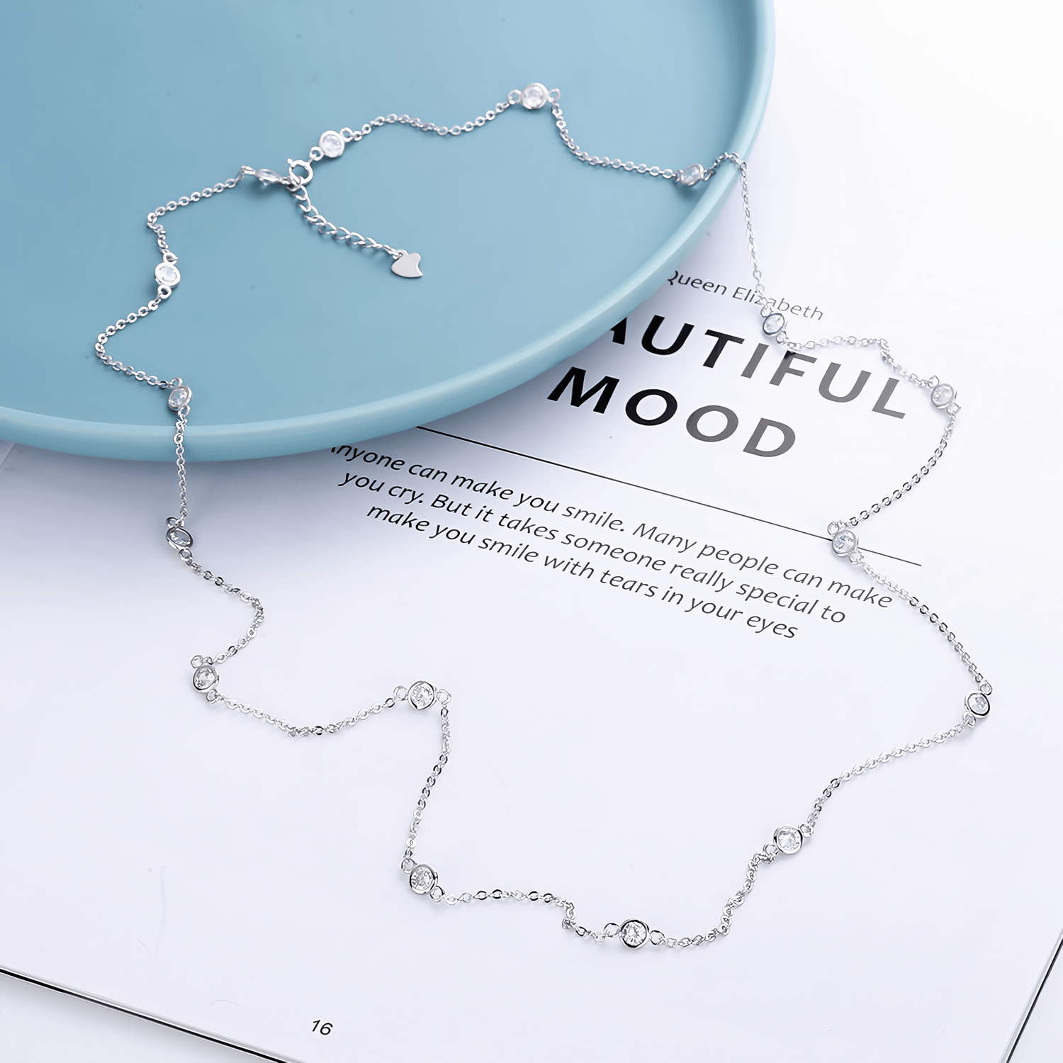 Minimalist Crystal Dot Necklace in 925 Silver - NAFALUXE