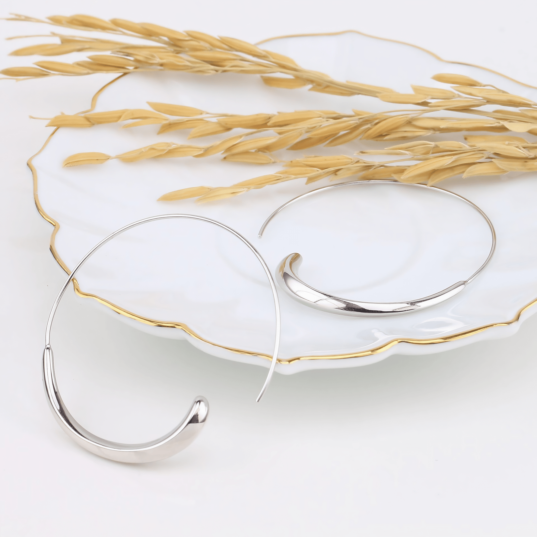 Modern Loop Earrings - NAFALUXE
