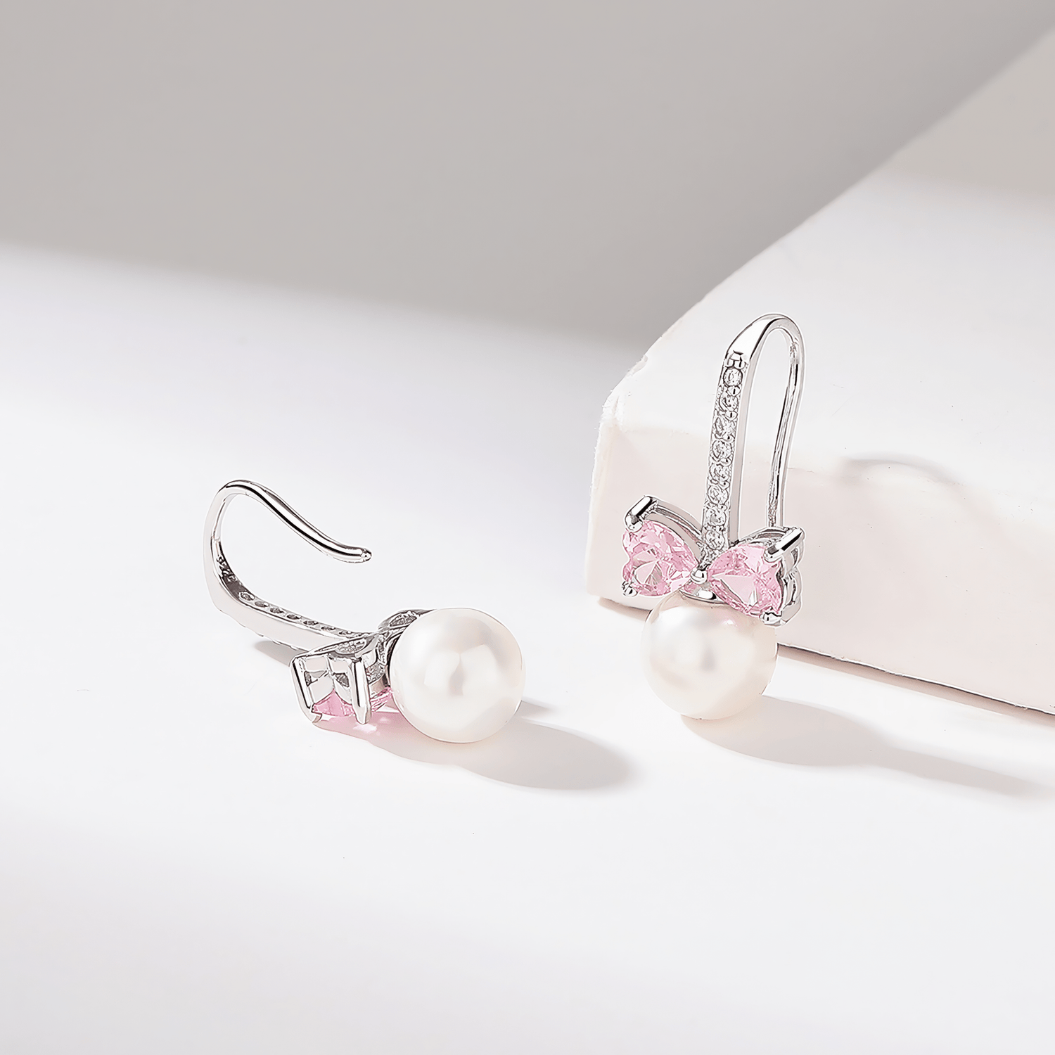 Boucles d'oreilles rose et perle – Argent sterling 925 avec accents CZ en forme de cœur - NAFALUXE