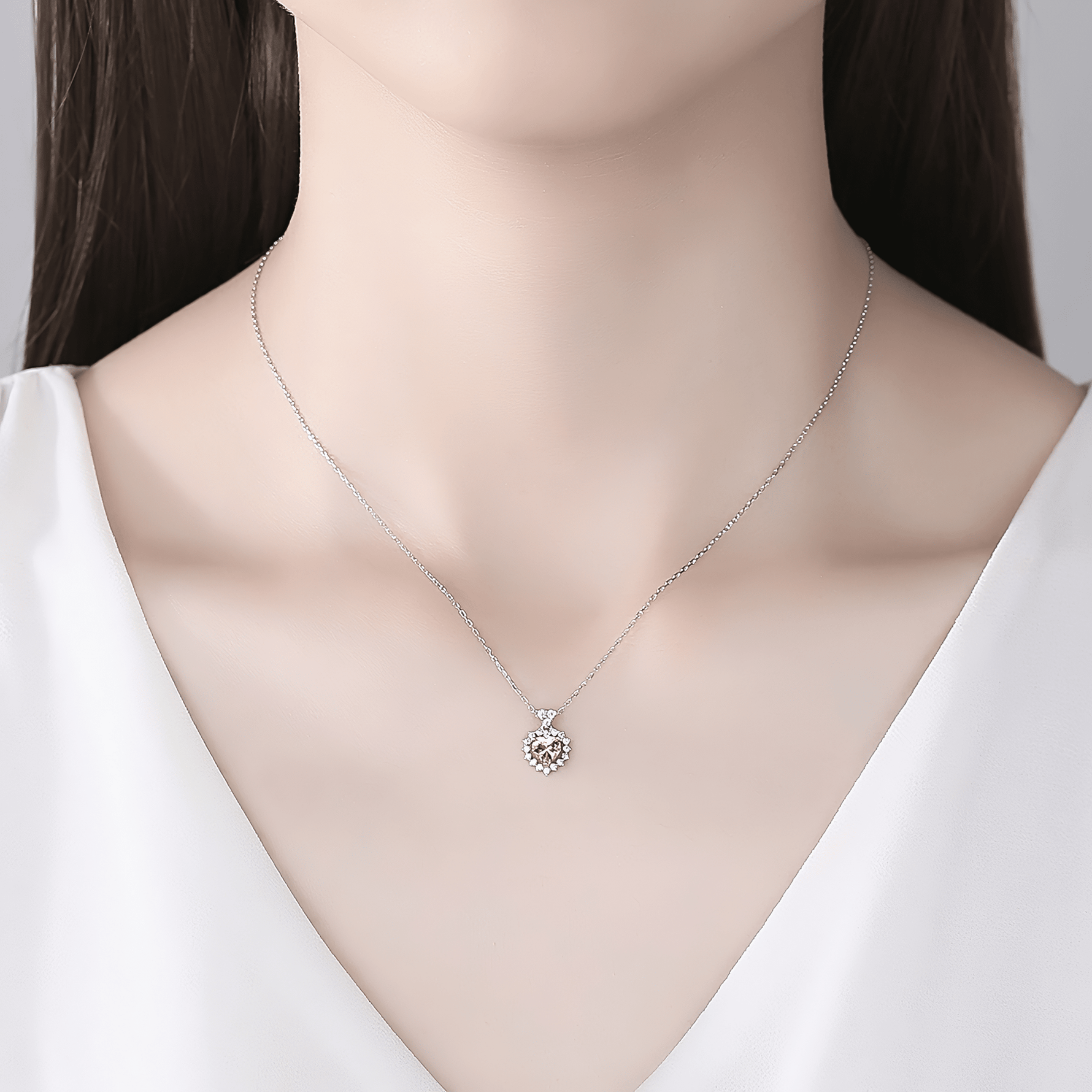 Collana con pendente a forma di cuore romantico con halo di zirconi rosa, in argento sterling - NAFALUXE
