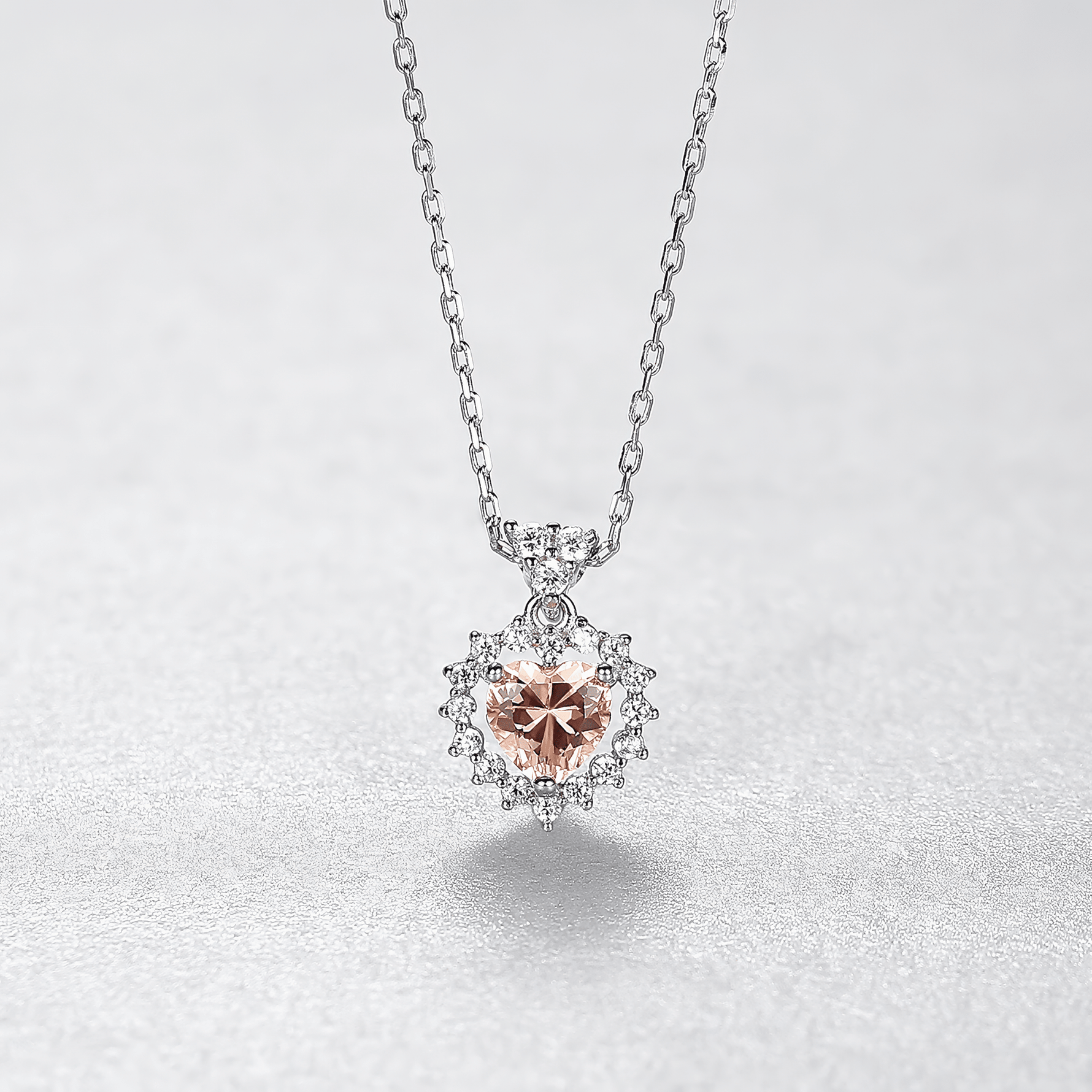 Collana con pendente a forma di cuore romantico con halo di zirconi rosa, in argento sterling - NAFALUXE