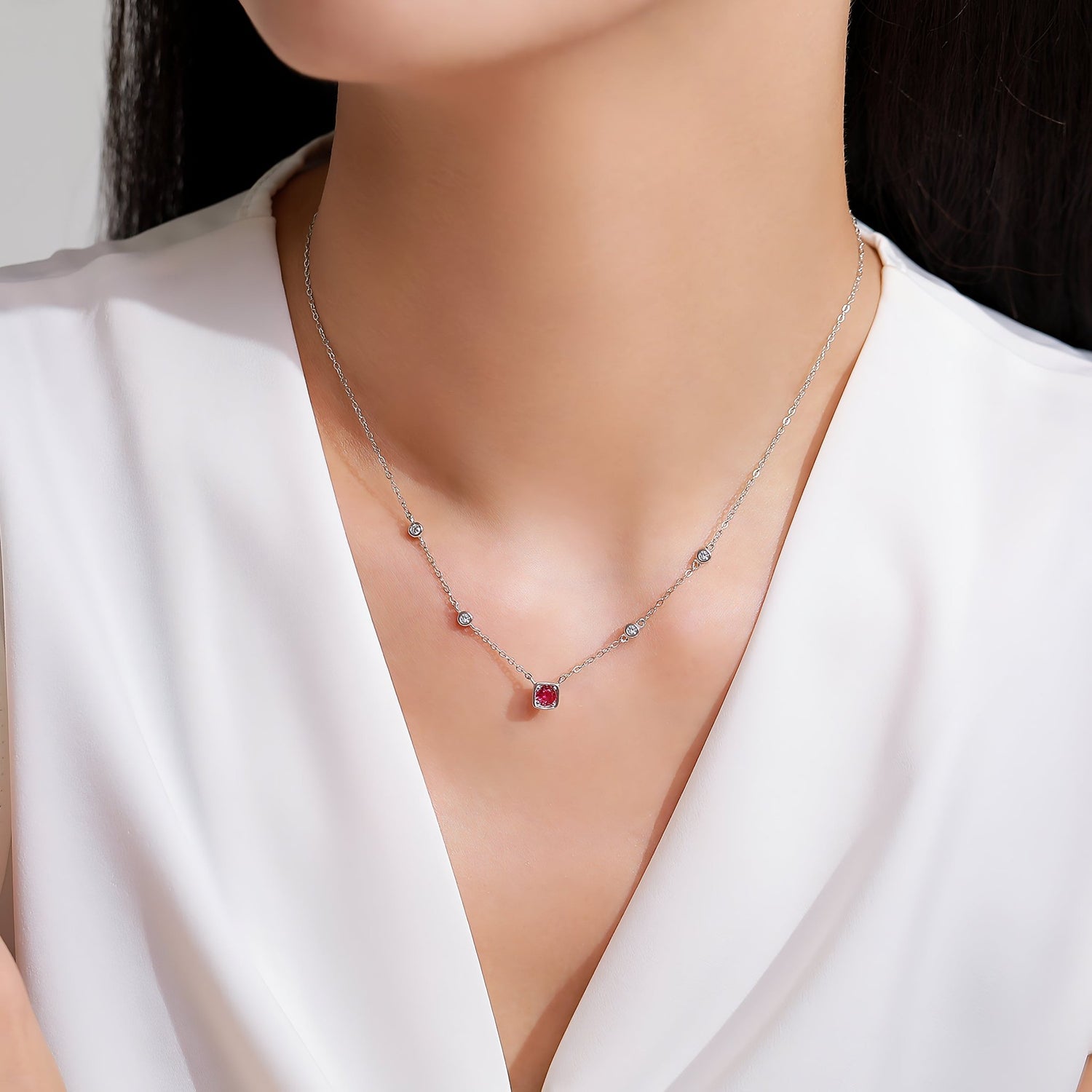 Collana con solitario in rubino CZ – Argento sterling 925 - NAFALUXE
