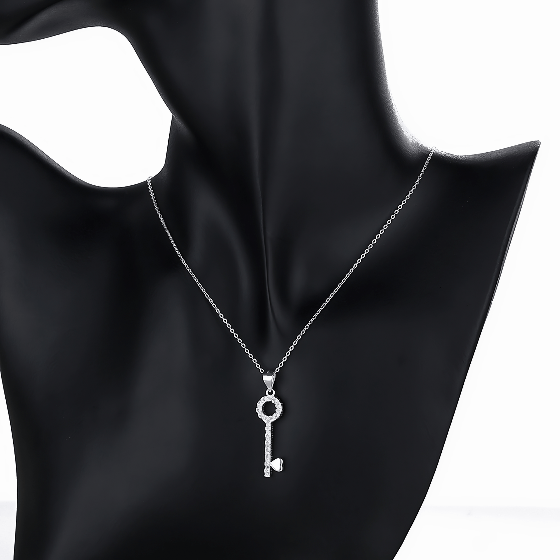 Sparkling Heart Key Pendant Necklace – 925 Silver - NAFALUXE