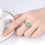Bague en argent sterling rehaussée de zircone cubique verte - NAFALUXE