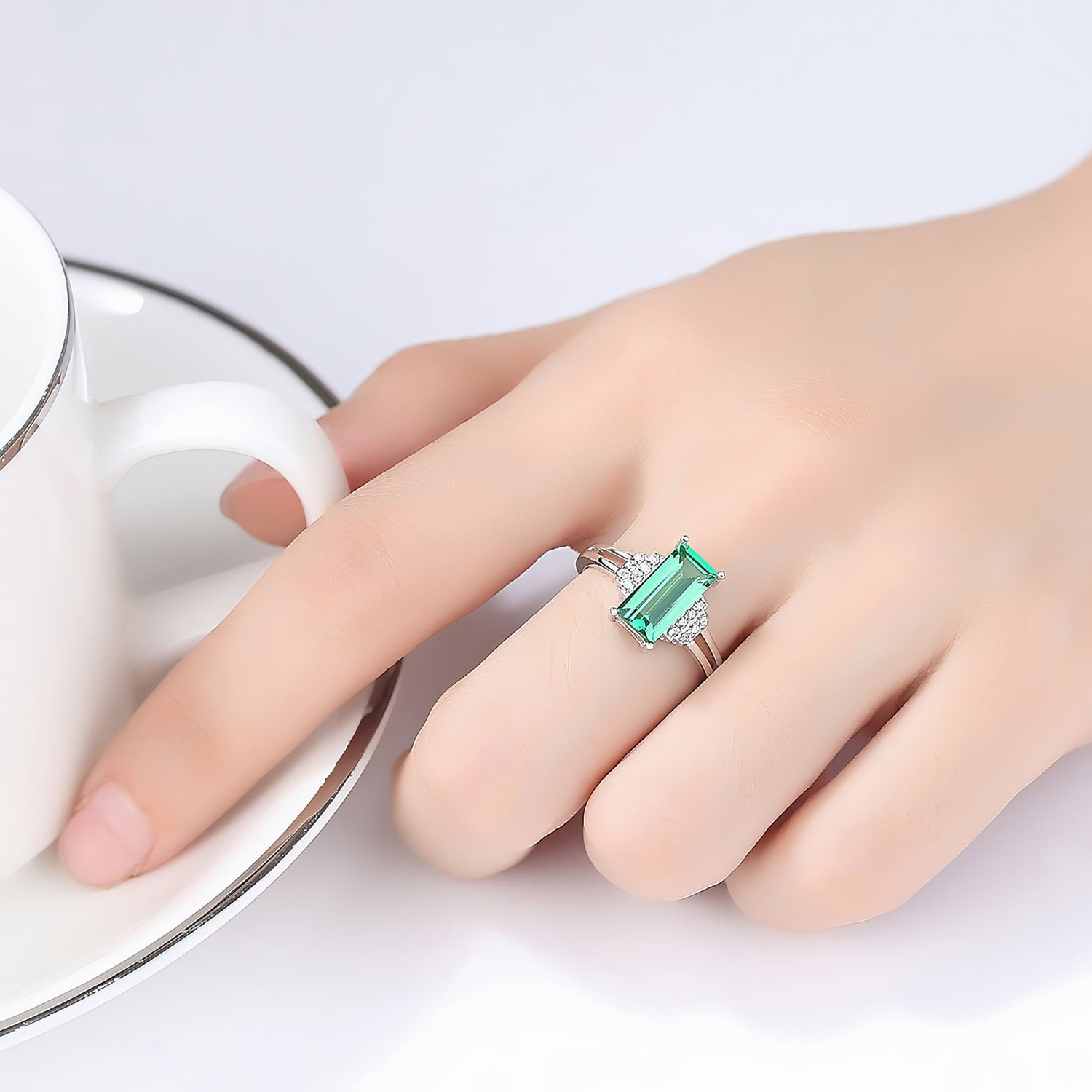 Anello in argento sterling con pietra CZ verde - NAFALUXE