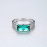 Bague rectangulaire en argent sterling avec zircone cubique verte - NAFALUXE