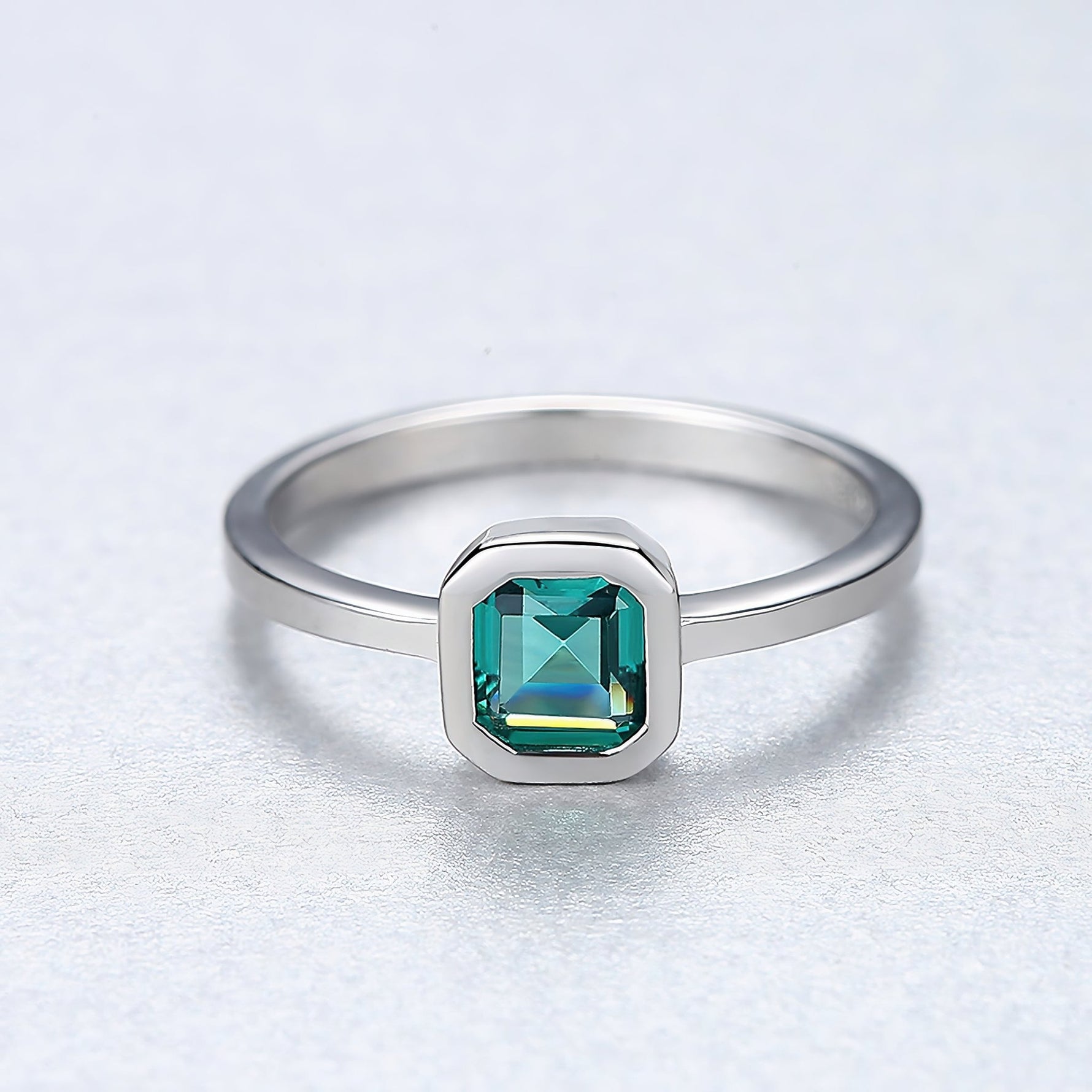Bague carrée en argent sterling avec zircone cubique verte - NAFALUXE