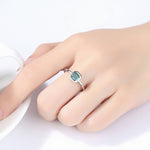 Bague carrée en argent sterling avec zircone cubique verte - NAFALUXE