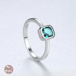 Bague carrée en argent sterling avec zircone cubique verte - NAFALUXE