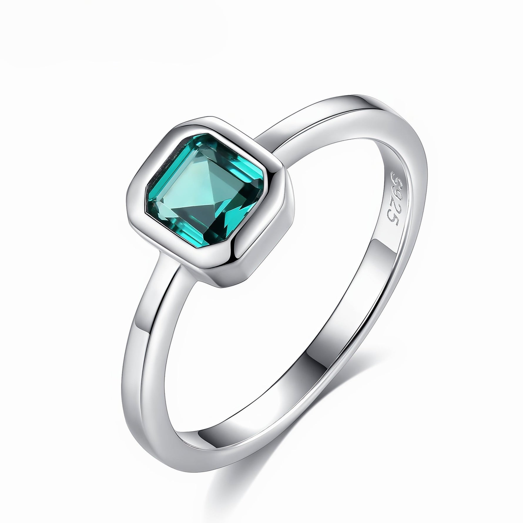 Bague carrée en argent sterling avec zircone cubique verte - NAFALUXE