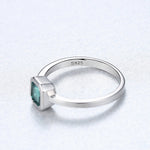 Bague carrée en argent sterling avec zircone cubique verte - NAFALUXE