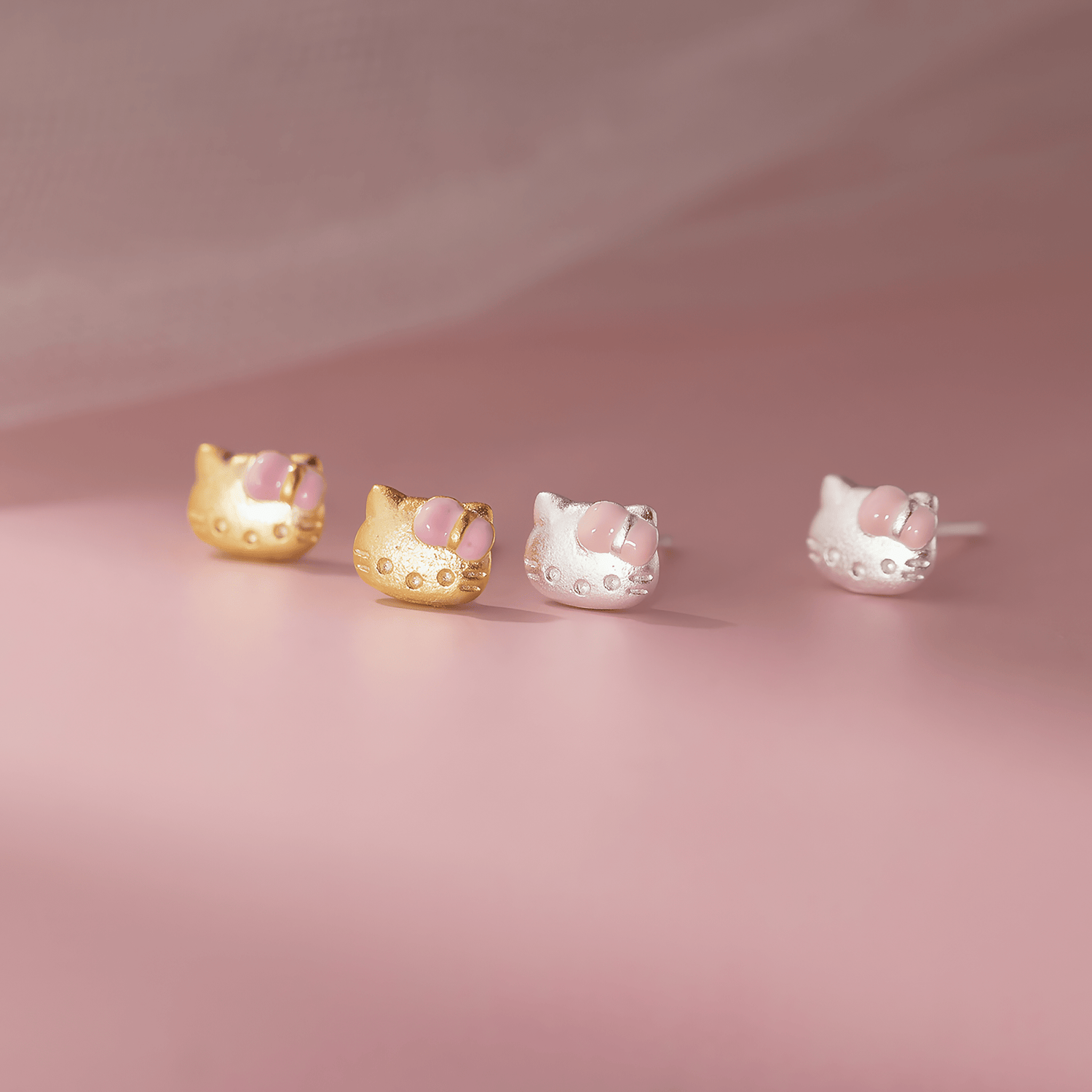 Titolo: Orecchini a bottone con fiocco a forma di gattino – Argento sterling 925 - NAFALUXE